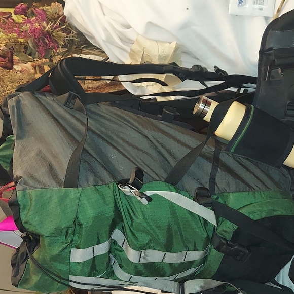 Gregory Pack in Green FREE MREs w/ pack - Picture 10 of 15